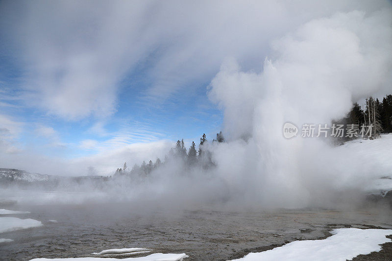 Grand  Geyser in Yellowstone in Winter